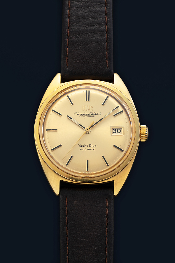 Yacht Club Automatic Ref. R811A in 18k Yellow Gold
