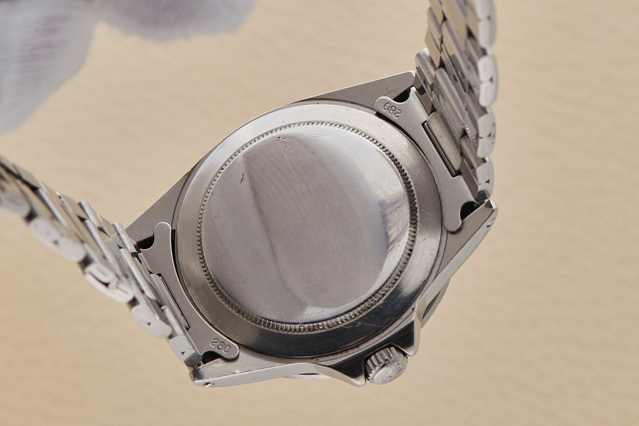 McQueen Albino 1655, MK 2