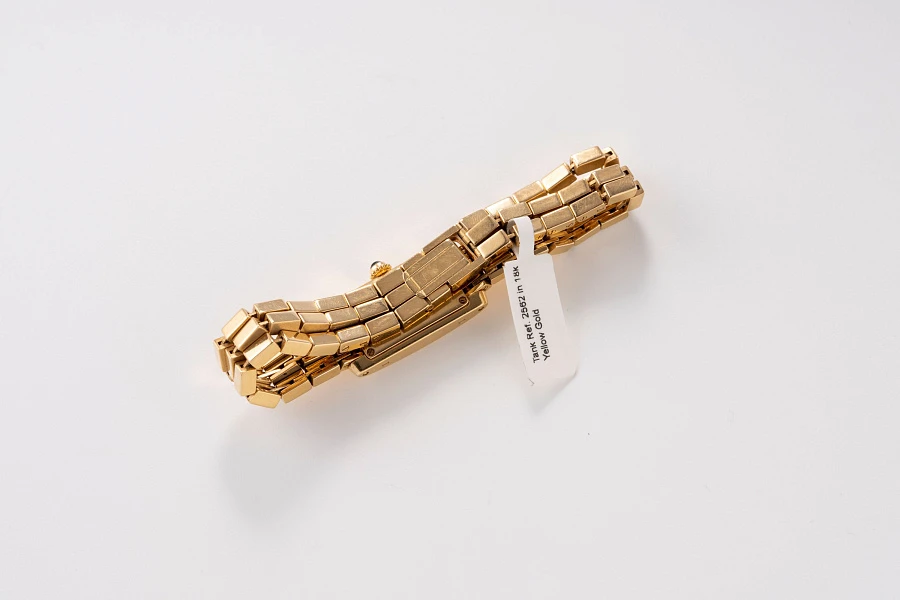 Tank Ref. 2562 in 18k Yellow Gold