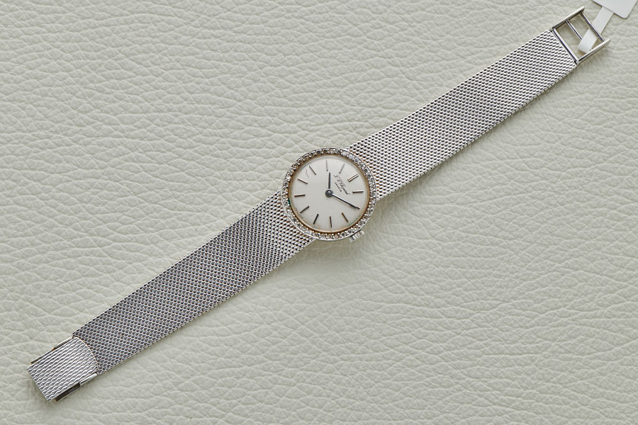 Ladies Watch in White Gold