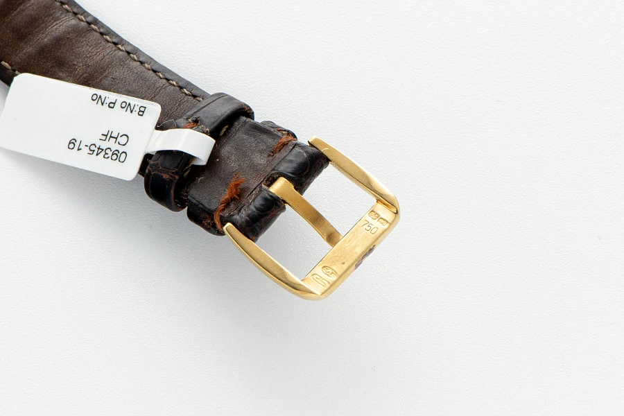 Jumping Hour Ref. G36327 with MOP Dial in 18k Yellow Gold