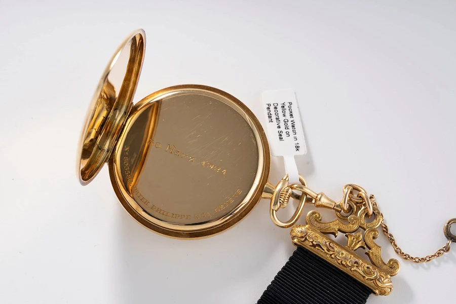 Pocket Watch in 18k Yellow Gold on Decorative Seal Pendant