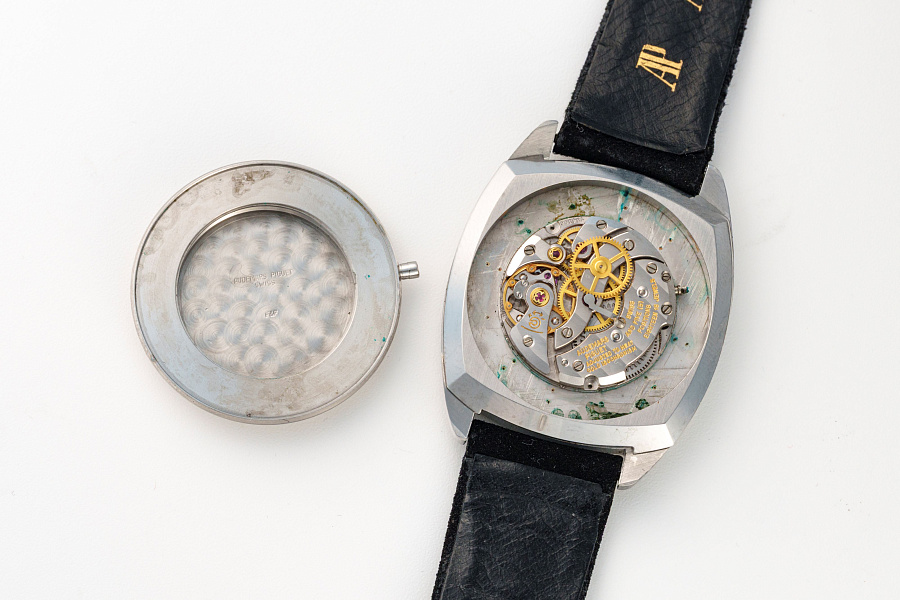 Cushion Case Ref. 5369 in Stainless Steel