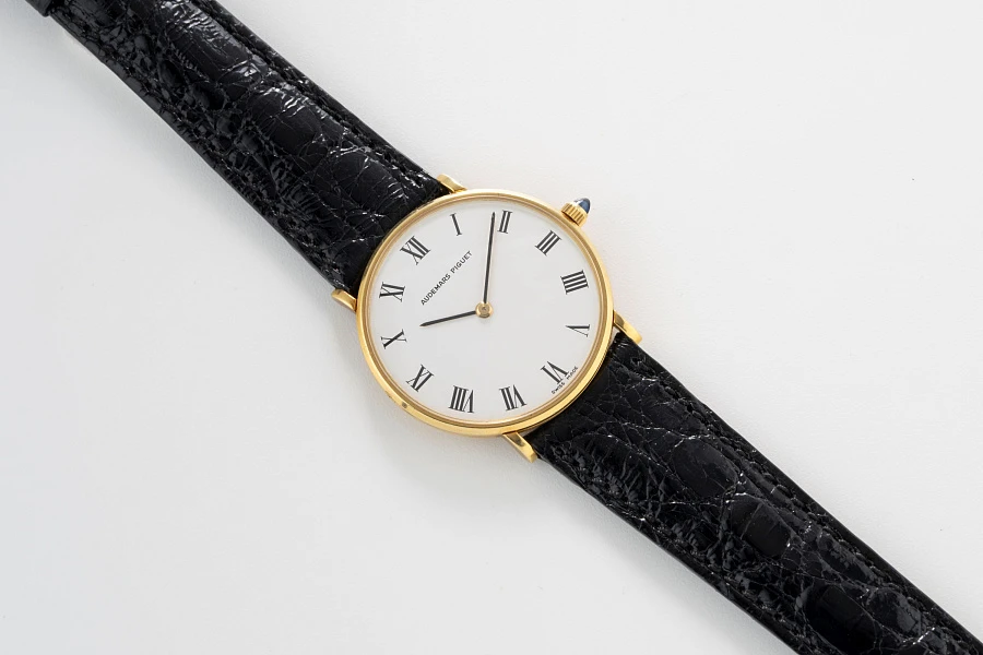 Ultra Thin Dress Watch in 18k Yellow Gold
