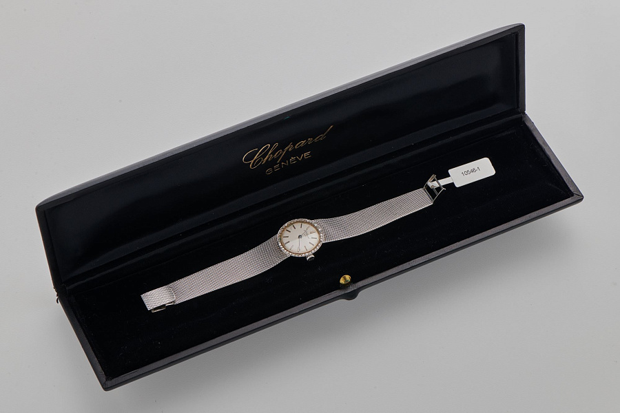 Ladies Watch in White Gold