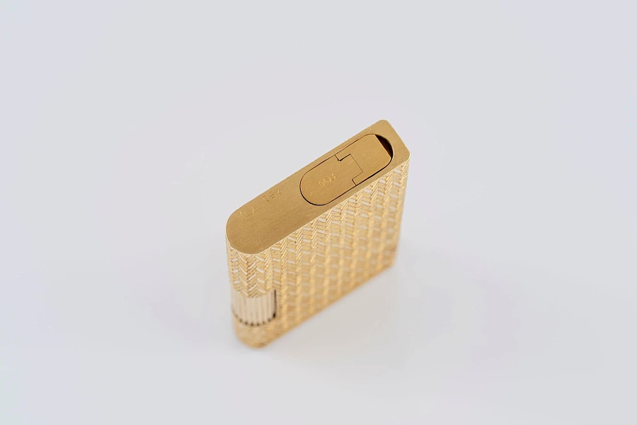 Khanjar-set Wristwatch, onyx Goldring, Lighter, Keychain all in 18k yellow gold