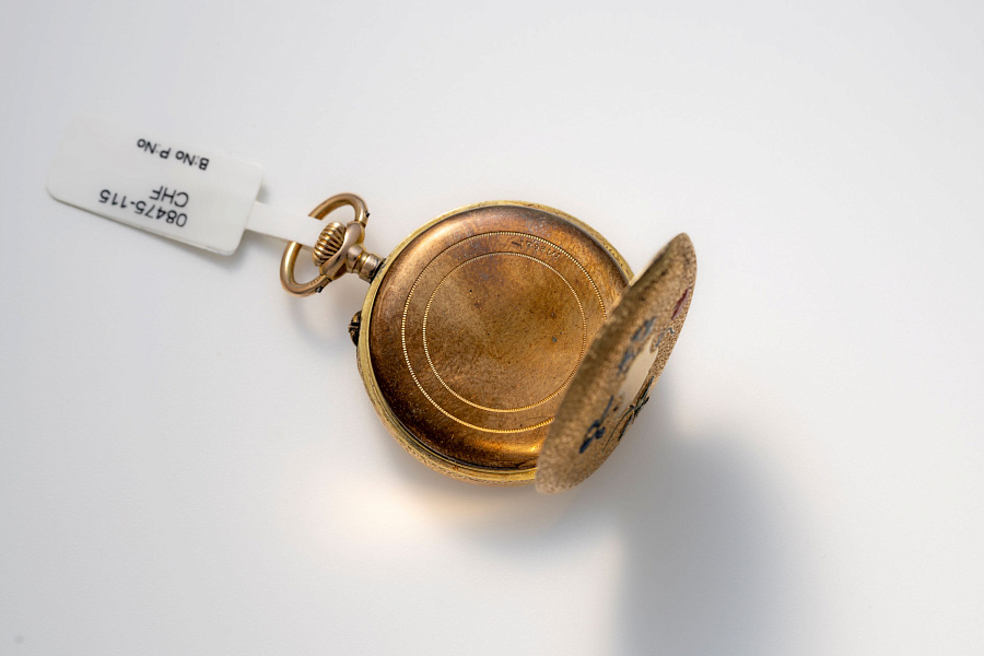 Pocket Watch in 18k Yellow Gold with Enamel Flowers