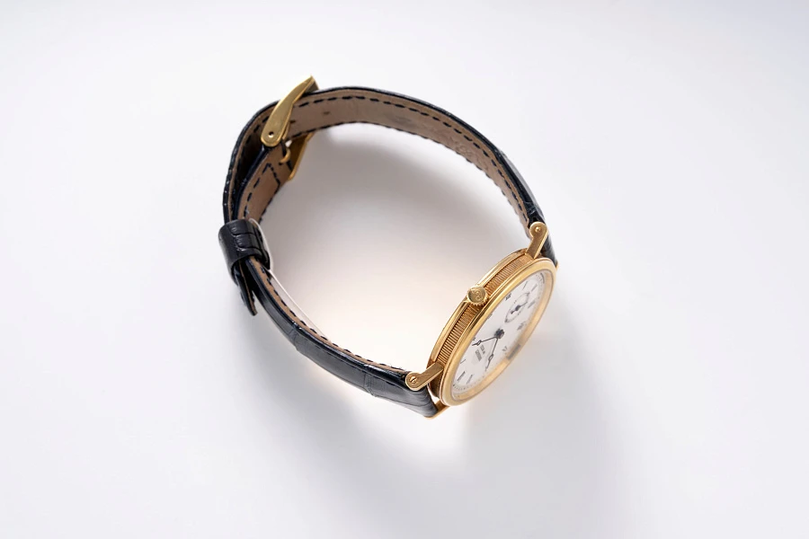 Classique Ref. 3910 in 18k Yellow Gold