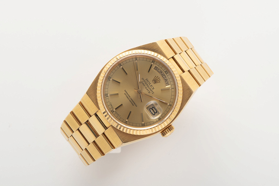 Oysterqaurtz Day-Date Ref. 19018N in 18k Yellow Gold