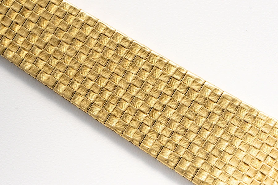 Ladies Watch Ref. 3322 with Woven Bracelet in 18k Yellow Gold