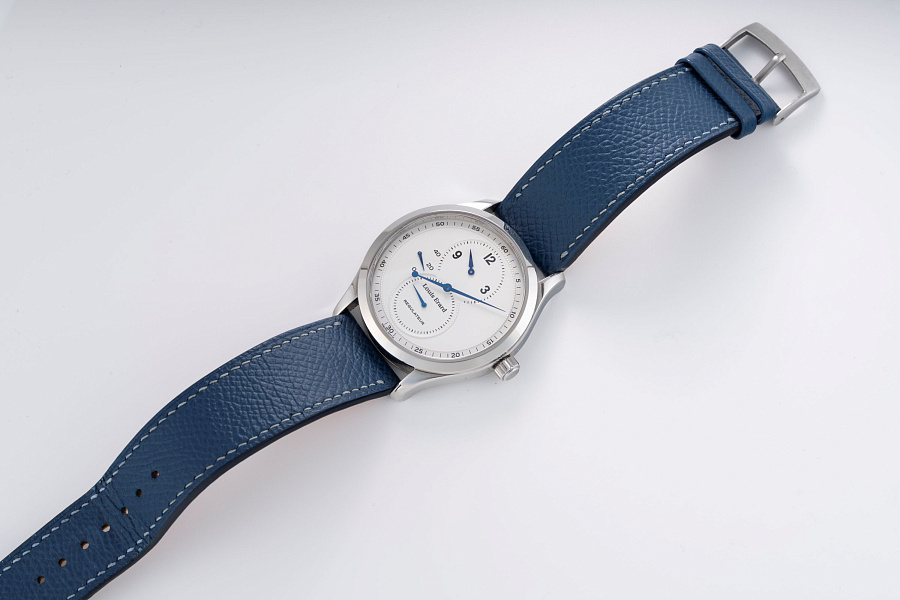 Régulateur in Stainless Steel