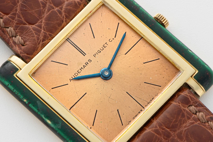 Square Watch with Enamel Decoration and Salmon Dial Ref. 5256BA