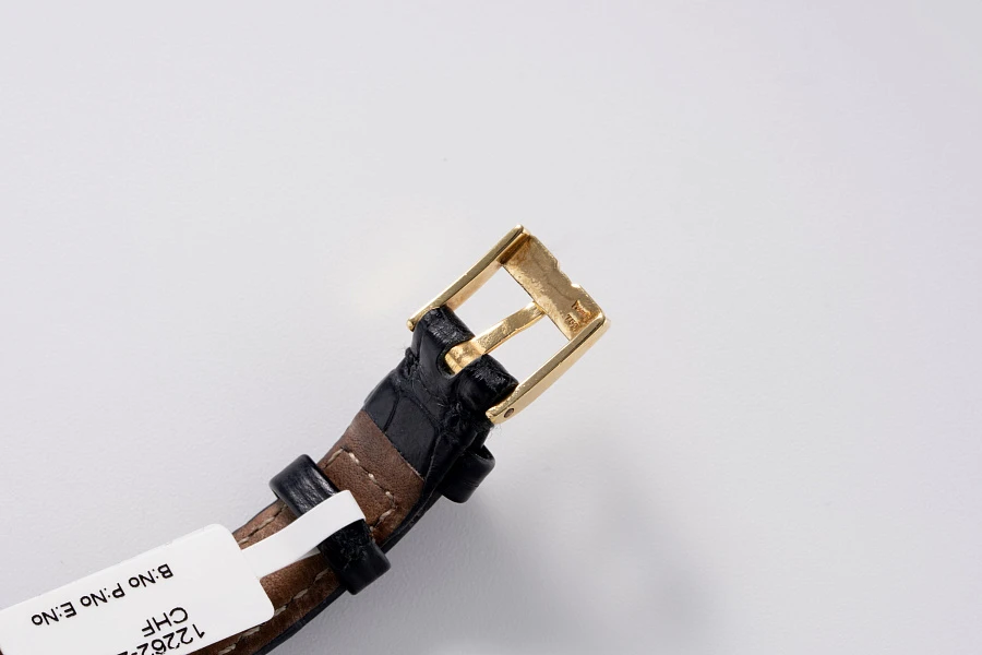 Onyx Ref. 8263 in 18k Yellow Gold