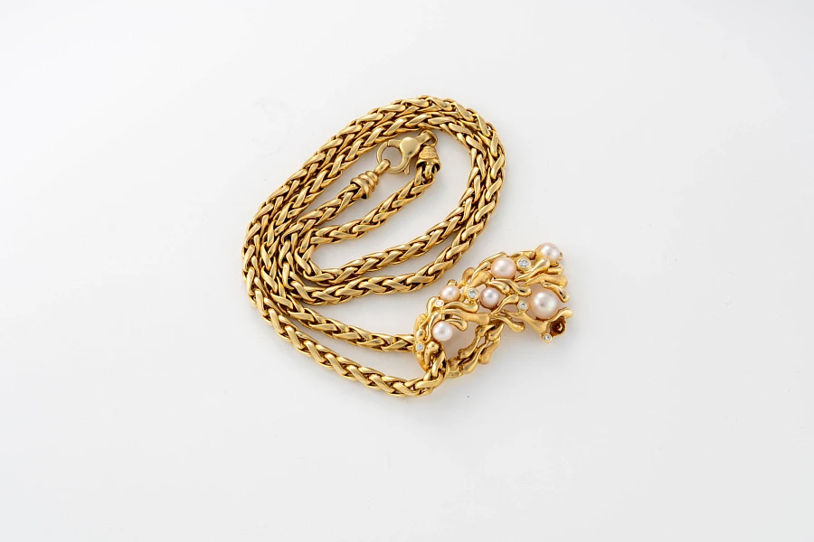 Set of a Watch and Complementary Jewelry in 18k Yellow Gold