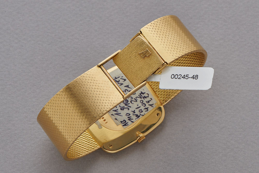 Dress Watch in 18k Yellow Gold