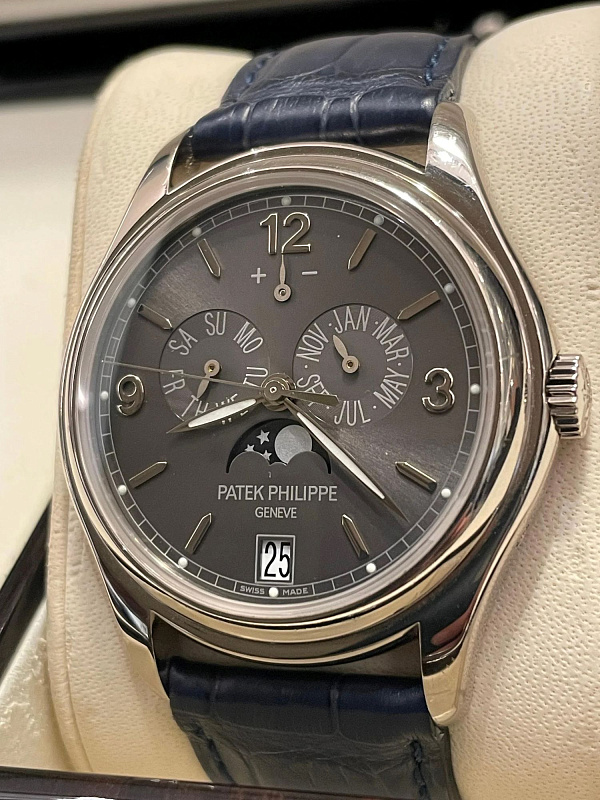 Annual Calendar 5146 White Gold