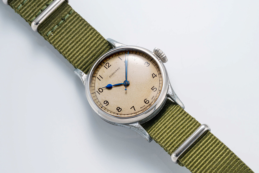 Military Watch Ref. 715 in a Metal Case