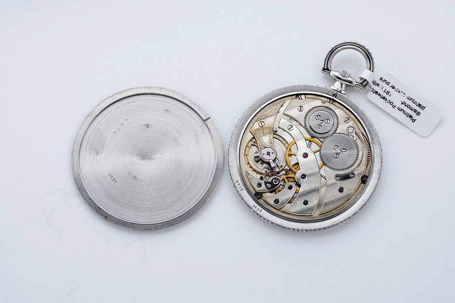 Platinum Pocketwatch diamond-set 1912 with platinum Cartier purse