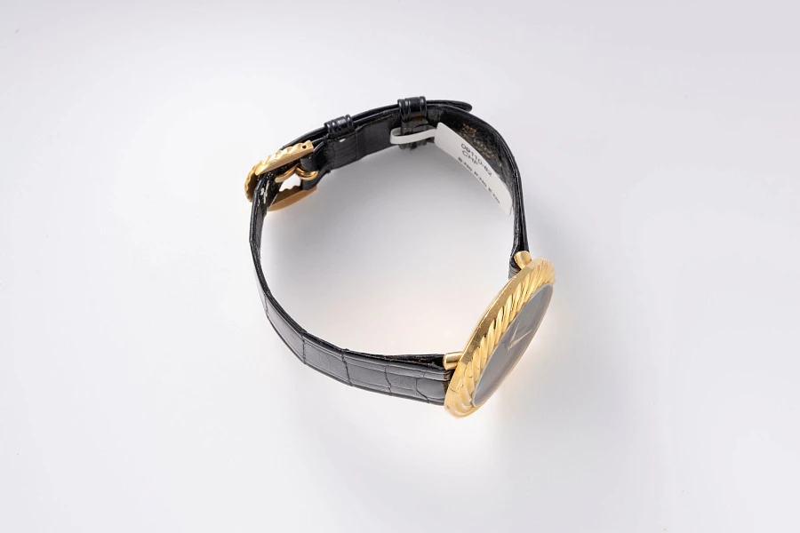 Rope Bezel Oval Dress Watch in 18k Yellow Gold