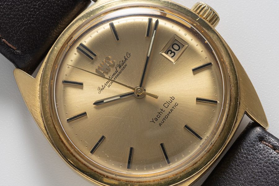 Yacht Club Automatic Ref. R811A in 18k Yellow Gold