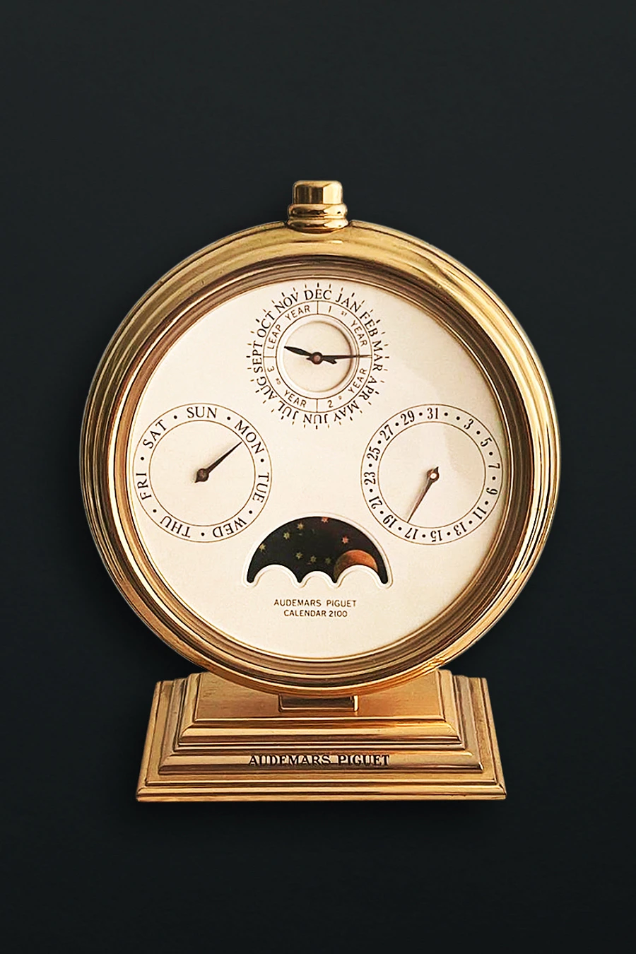 Manual Perpetual Calendar 2100 in the Shape of a Clock