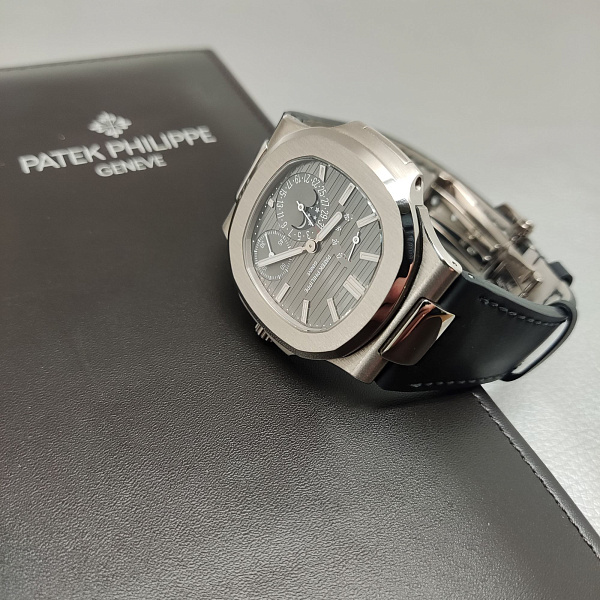 Nautilus 5712 White Gold