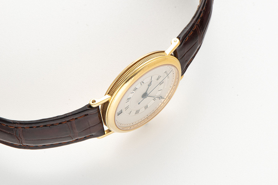Classique 3320 in 18k Yellow Gold