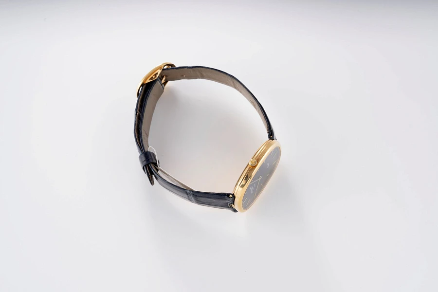 Beyer Double-Signed Ellipse Quartz Ref. 3838 in 18k Yellow Gold