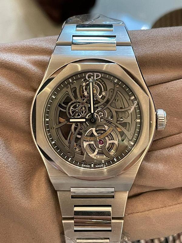 Laureato Skeleton