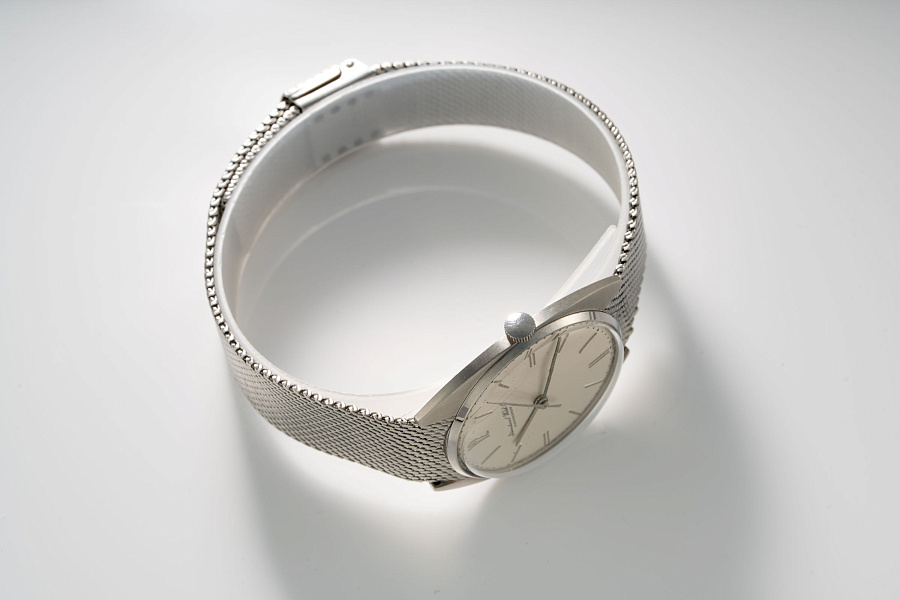Ultra Thin Cushion Case Ref. 1419 in Stainless Steel