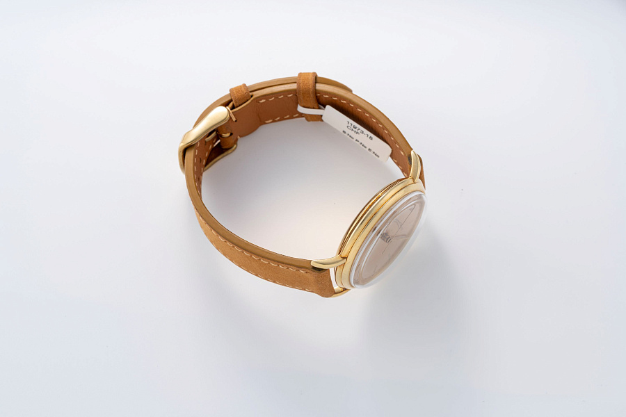 Fancy Lugs Dress Watch in 18k Yellow Gold
