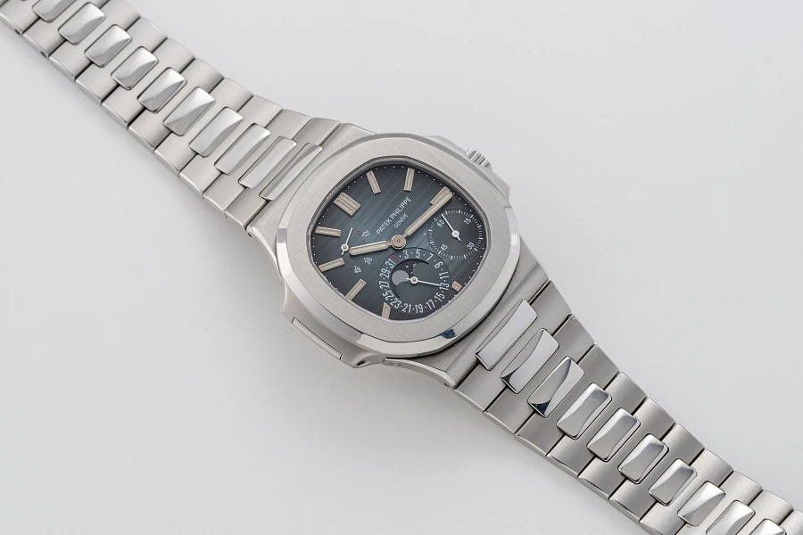 Nautilus Ref. 5712 in Stainless Steel