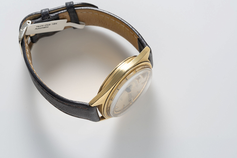 Yacht Club Automatic Ref. R811A in 18k Yellow Gold