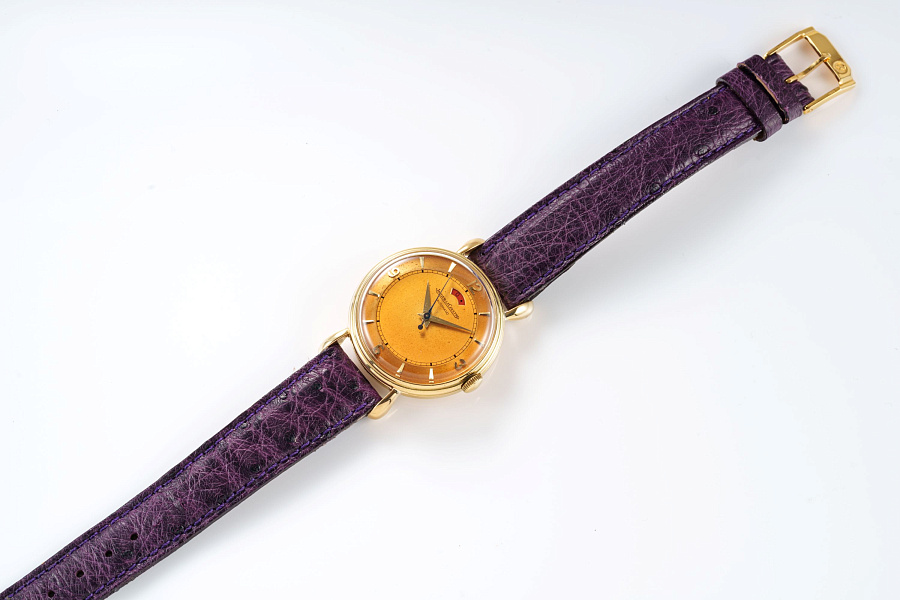 Teardrop Lugs Dress Watch with Power Reserve in 18k Yellow Gold