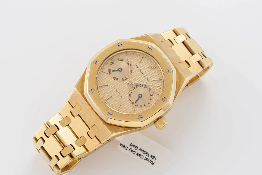 Royal Oak Day Date Ref. 25572BA in 18k Yellow Gold