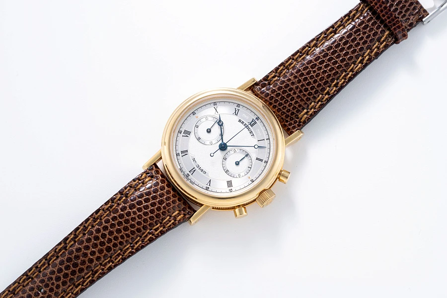 Classique Chronograph Ref. 5237 in 18k Yellow Gold