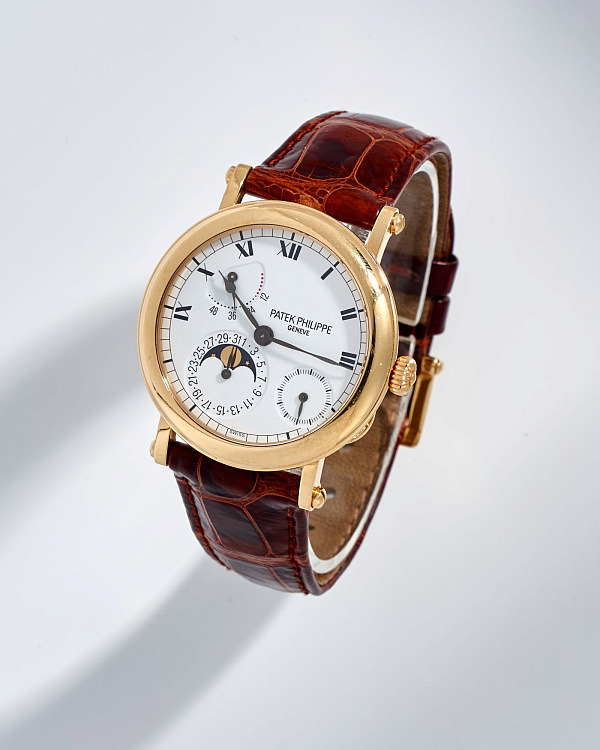 Calatrava 5054 ‘Officer-style’ Power Reserve Moonphase
