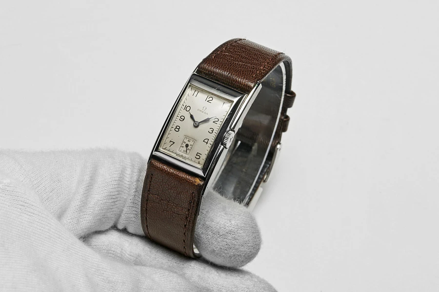 Omega Art Deco