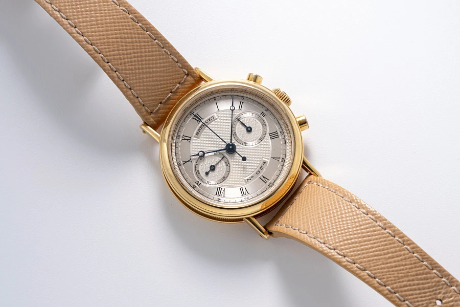 Classique Chronograph Ref. 3237 in 18k Yellow Gold