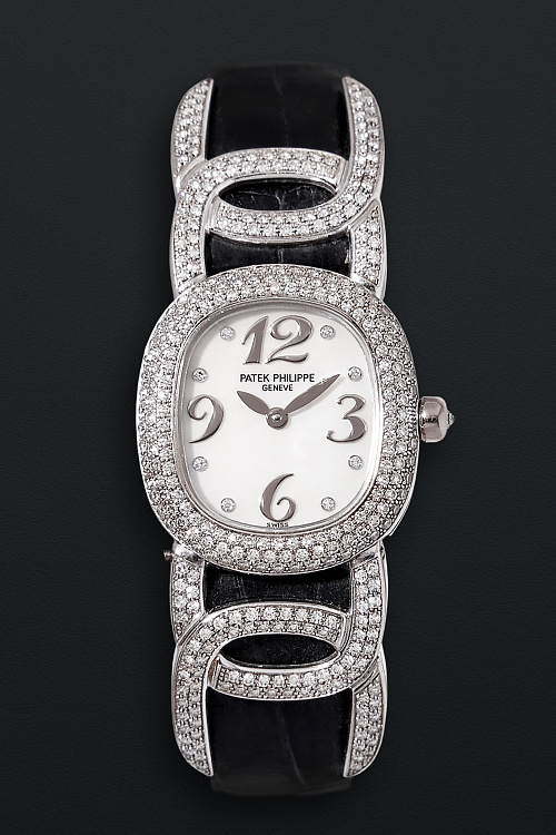 Golden Ellipse 4832 Ladies, Mother-of-pearl Dial Diamond-set