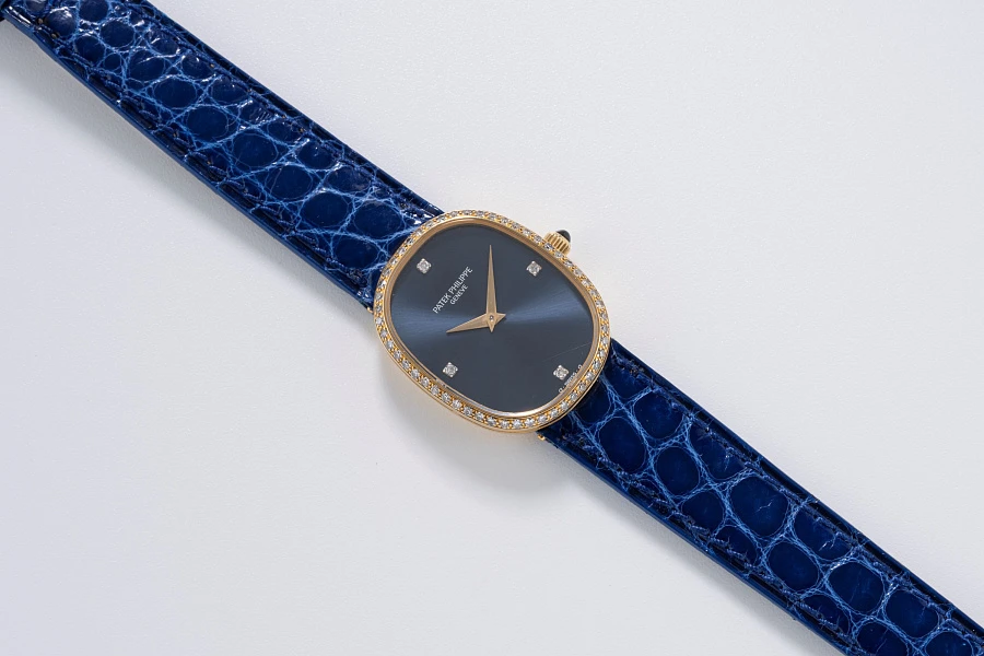 Ellipse Ref. 4382 in 18k Yellow Gold