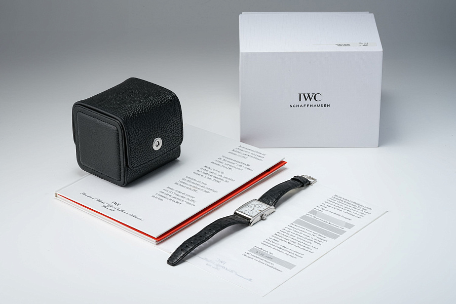 Novecento Perpetual Calendar Ref. IW3545 in Platinum