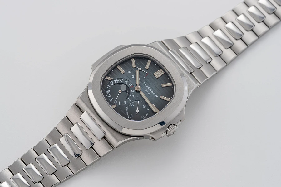 Nautilus Ref. 5712 in Stainless Steel