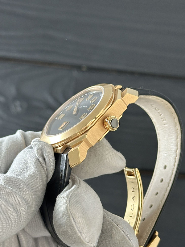 Octo Mono-Rétrograde Rose Gold