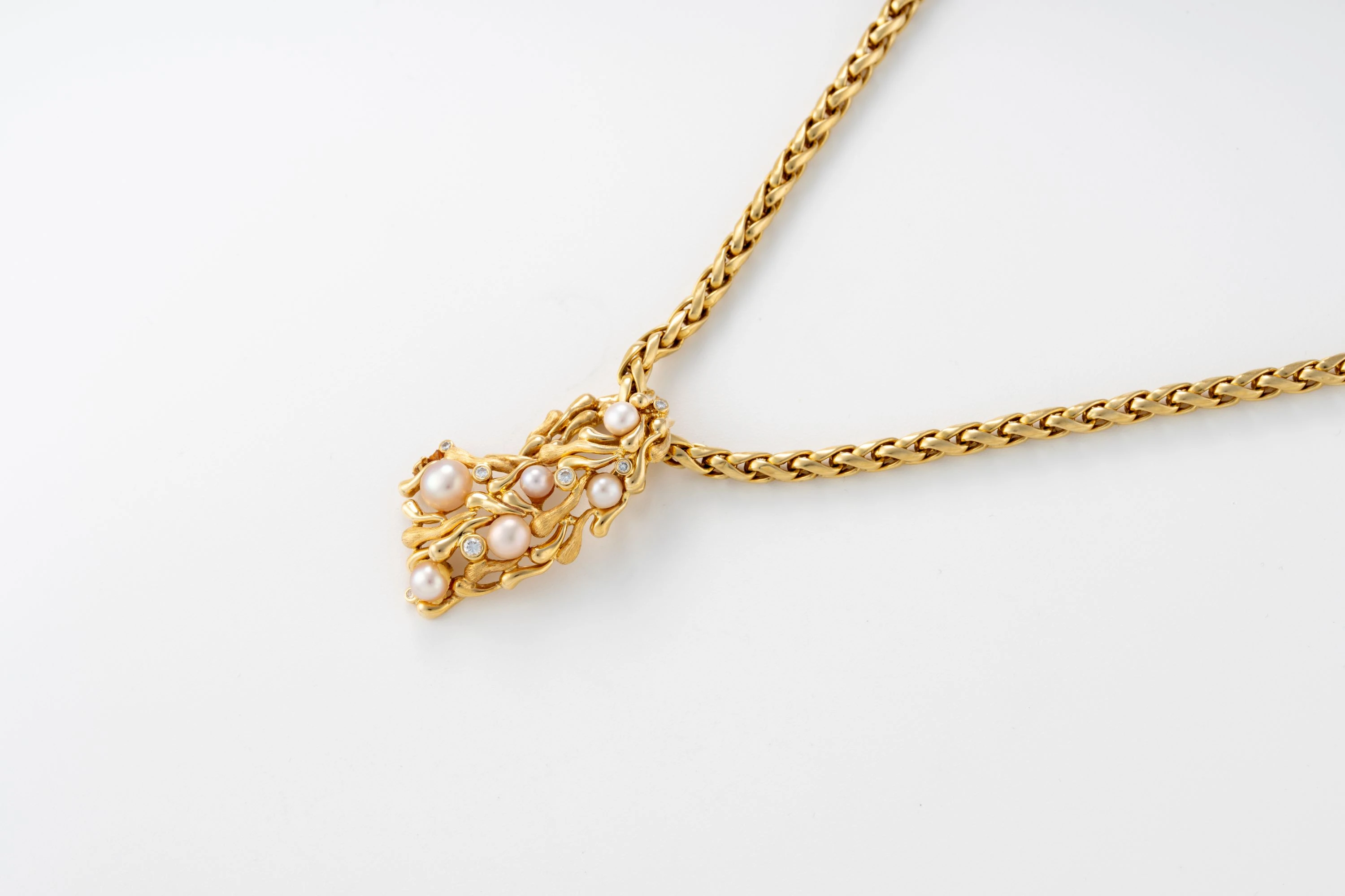 Set of a Watch and Complementary Jewelry in 18k Yellow Gold