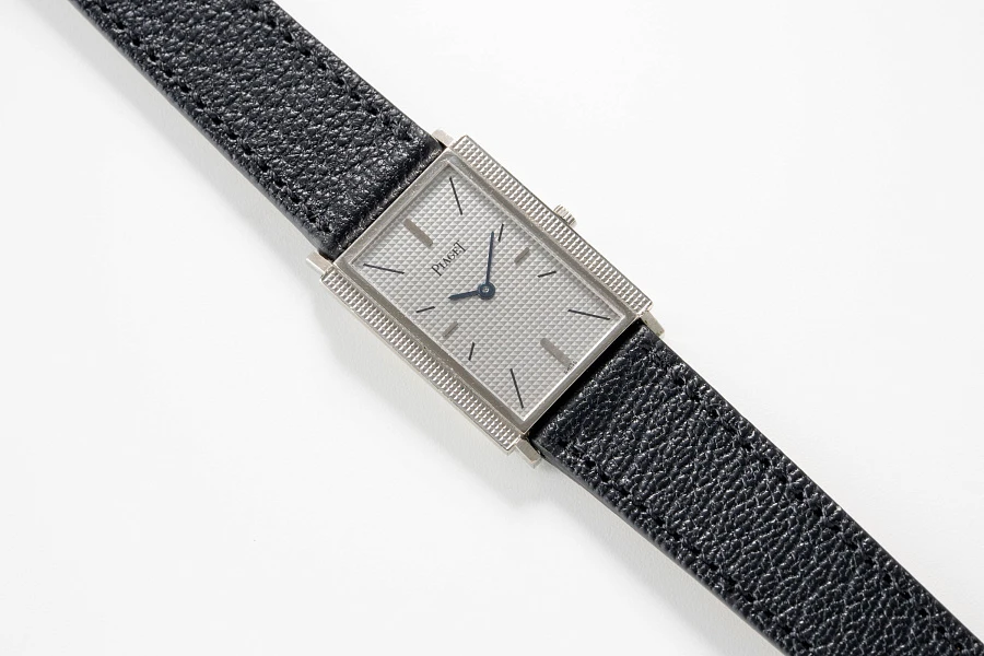Clous de Paris Ref. 9212 in 18k White Gold