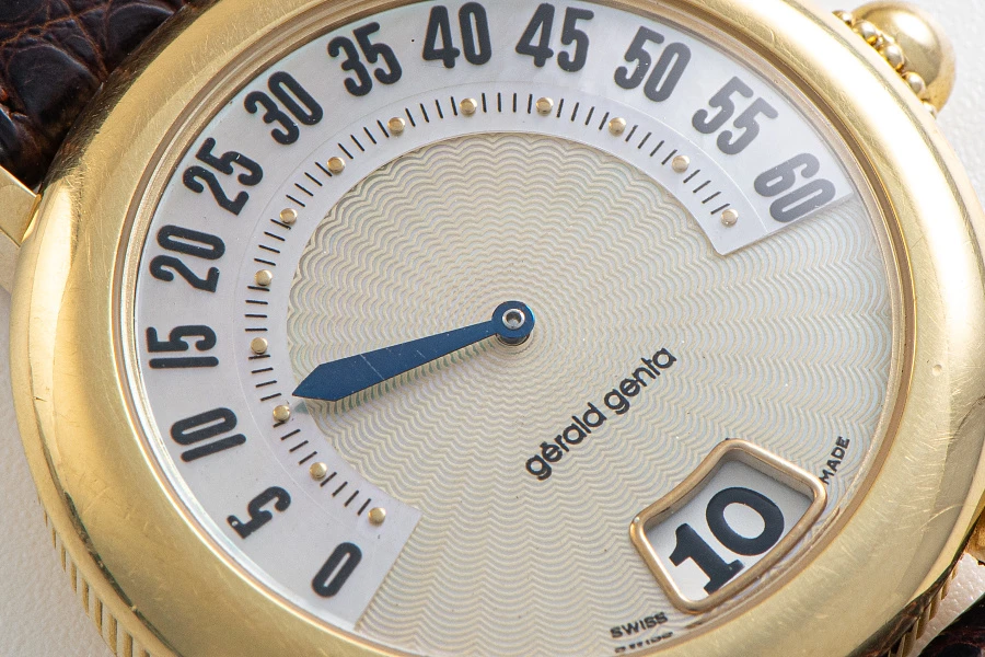 Jumping Hour Ref. G36327 with MOP Dial in 18k Yellow Gold