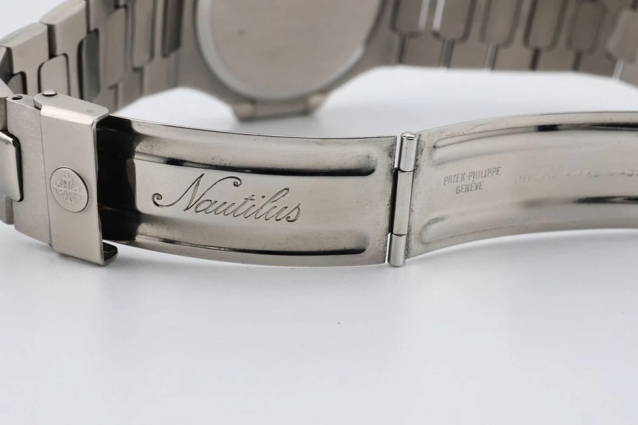 Nautilus 3700/1A Blue Dial