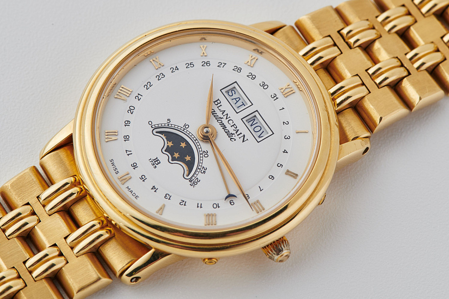 Villeret Triple Calendar Moonphase in 18k Yellow Gold