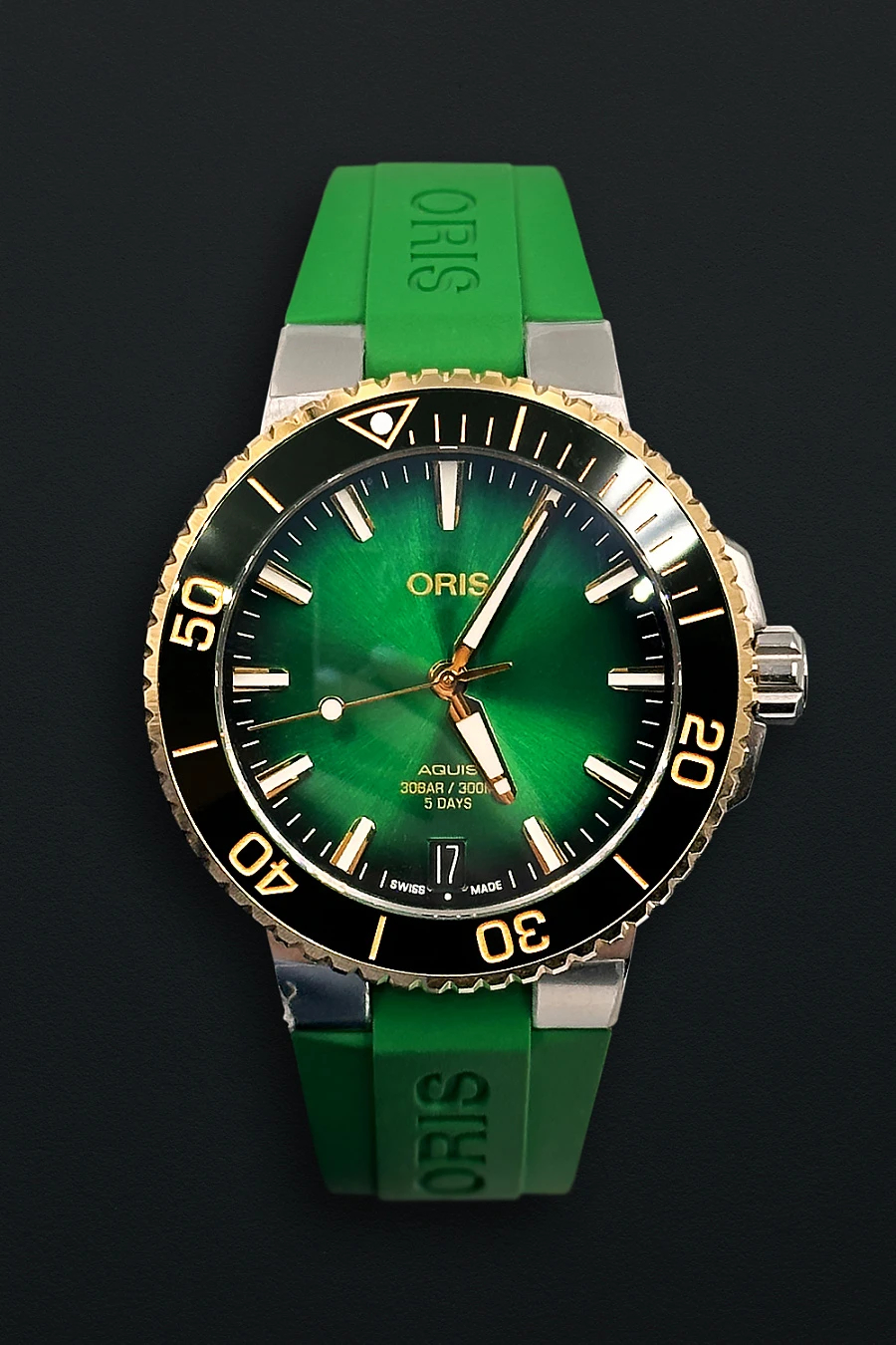 Aquis Date Calibre 400